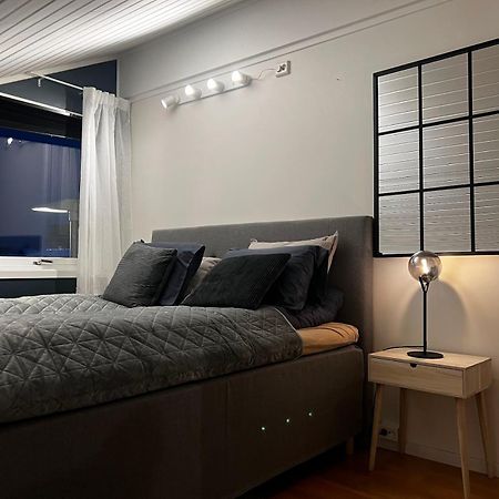 Charming Loft Retreat On Tromso'S Historic Main Street: 3-Minute Stroll To City Square ภายนอก รูปภาพ