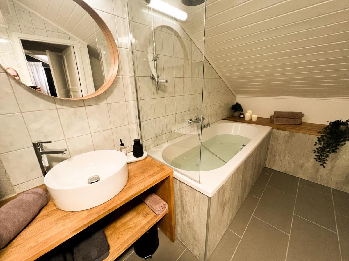 Charming Loft Retreat On Tromso'S Historic Main Street: 3-Minute Stroll To City Square ภายนอก รูปภาพ