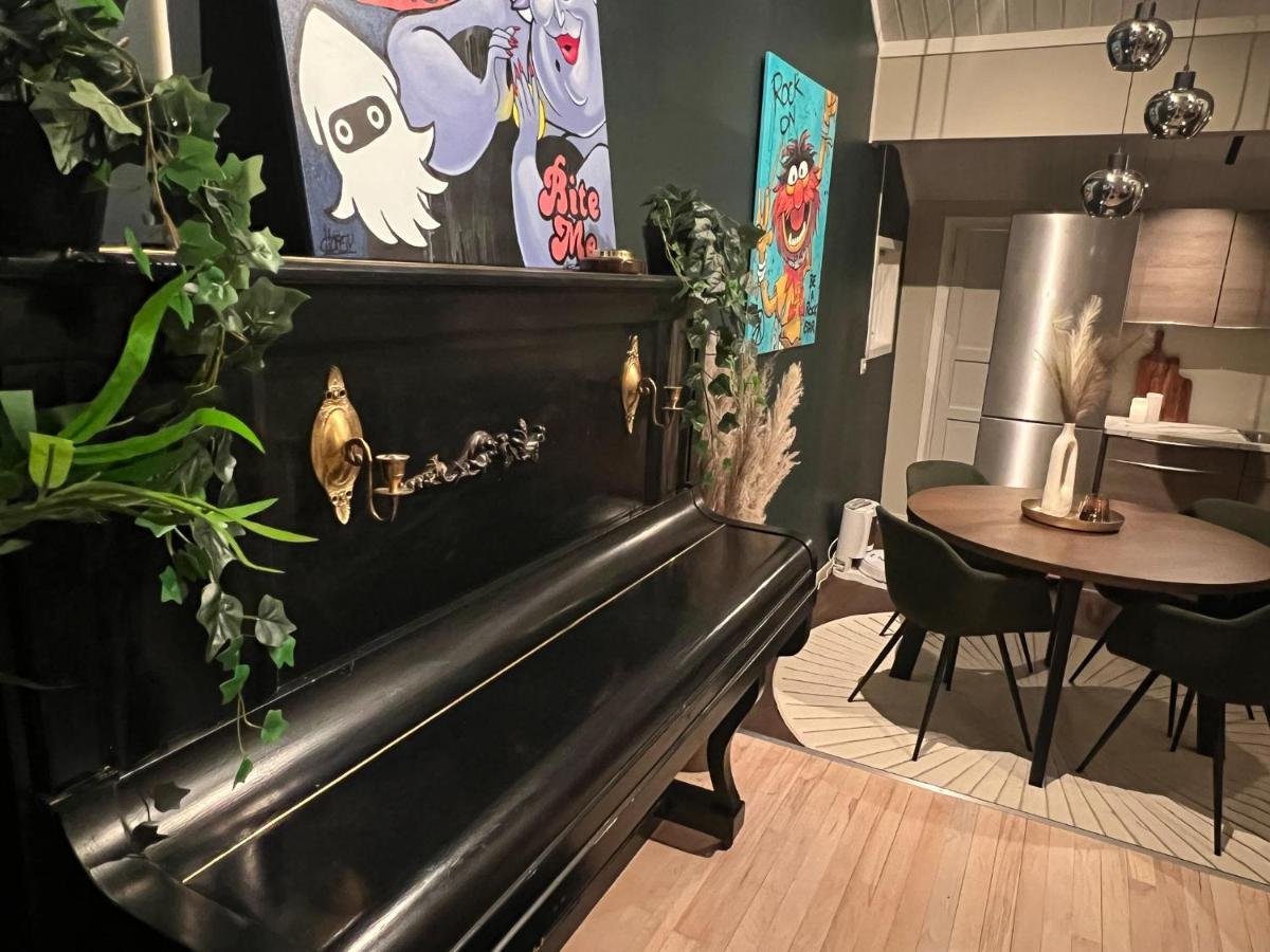 Charming Loft Retreat On Tromso'S Historic Main Street: 3-Minute Stroll To City Square ภายนอก รูปภาพ