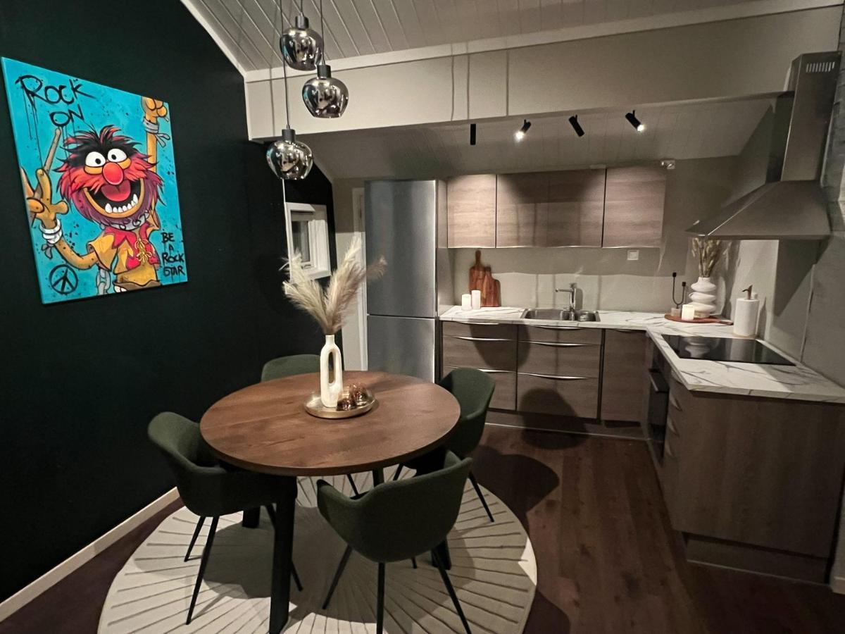 Charming Loft Retreat On Tromso'S Historic Main Street: 3-Minute Stroll To City Square ภายนอก รูปภาพ