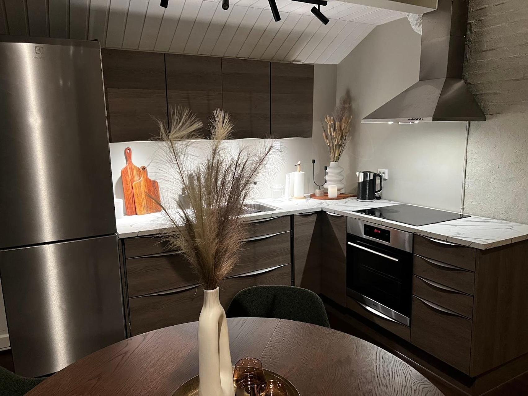 Charming Loft Retreat On Tromso'S Historic Main Street: 3-Minute Stroll To City Square ภายนอก รูปภาพ