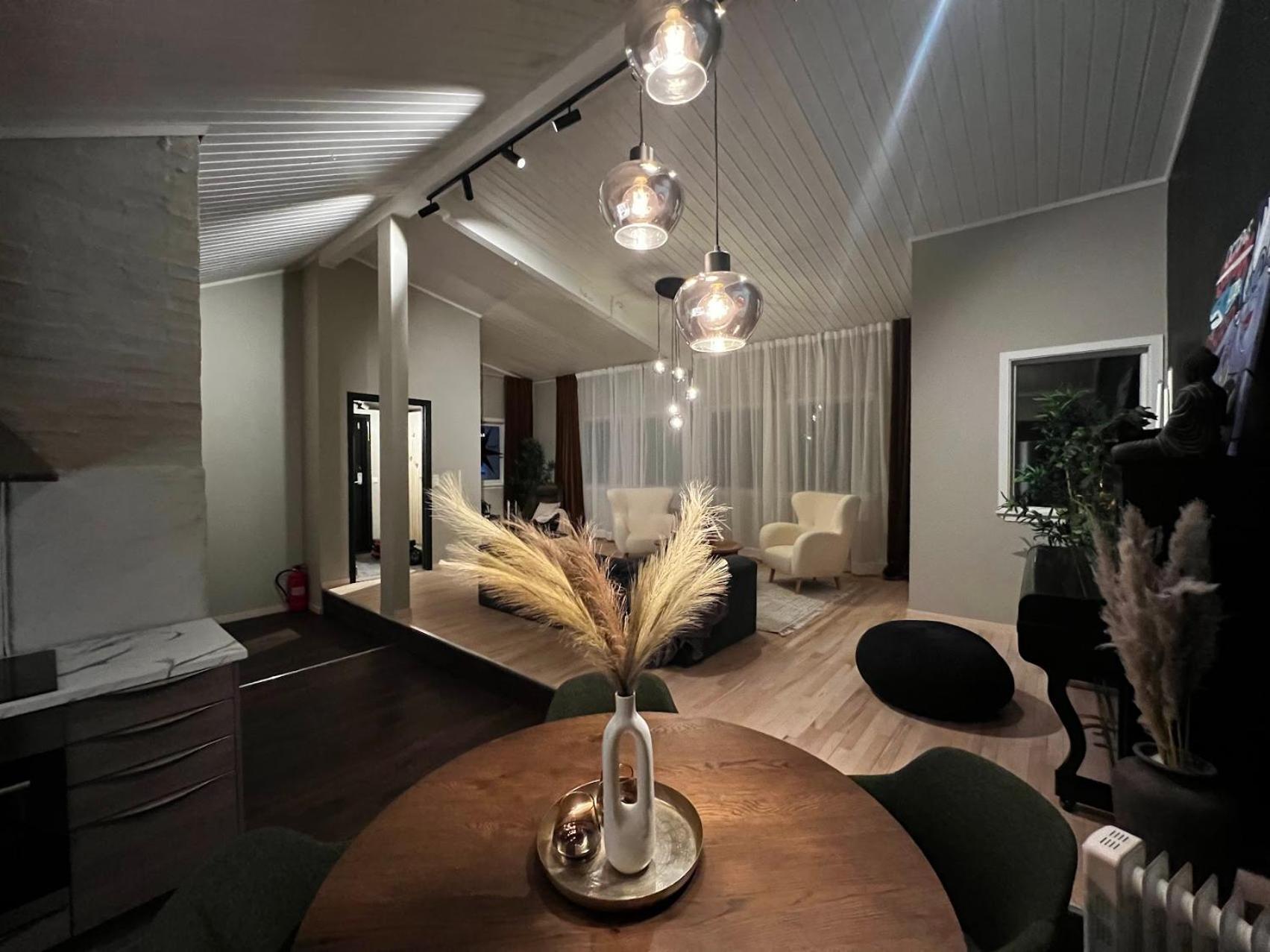 Charming Loft Retreat On Tromso'S Historic Main Street: 3-Minute Stroll To City Square ภายนอก รูปภาพ
